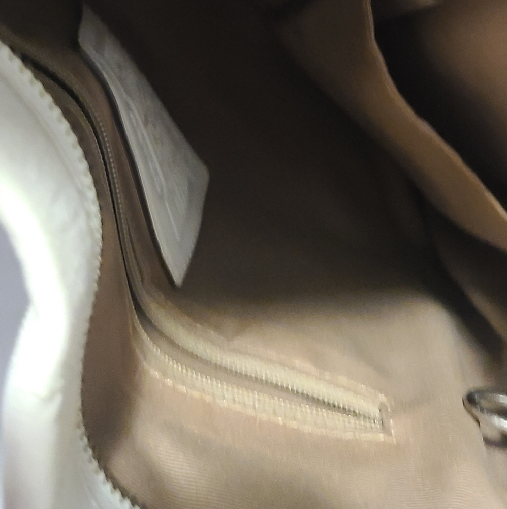 White Coach Shoulder Bag - Picture 4 of 9